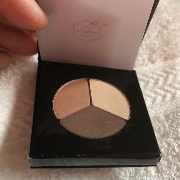 TruAura Other - TruAura Color Balance Eyeshadow - Coffee Shop